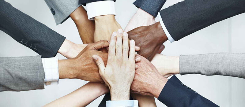 تعبير عن أهمية التعاون بين أفراد المجتمع