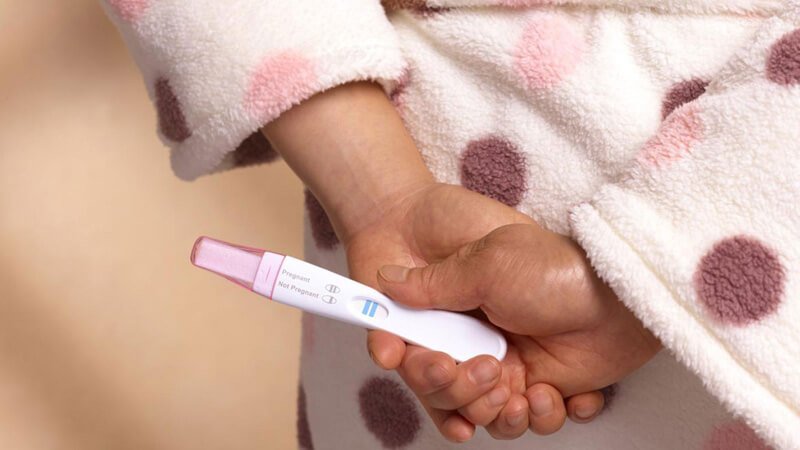 ما هي علامات الحمل في الأسبوع الأول.. هل يمكن ان اعرف اني حامل من اول اسبوع