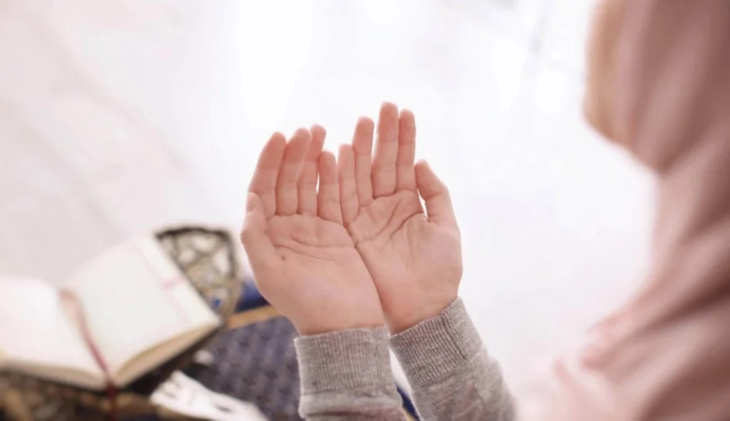 دعاء لشخص تحبه بالسعادة والتوفيق.. دعاء من القلب لمن احب؟