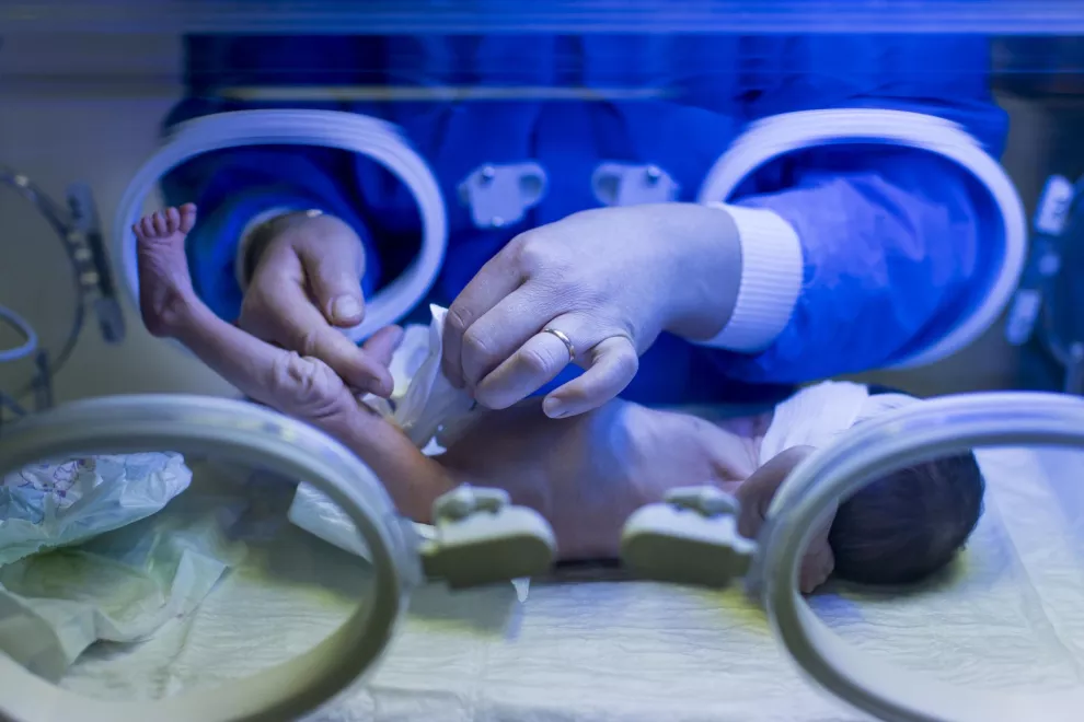 طرق وأساليب العناية بالأطفال الخدج