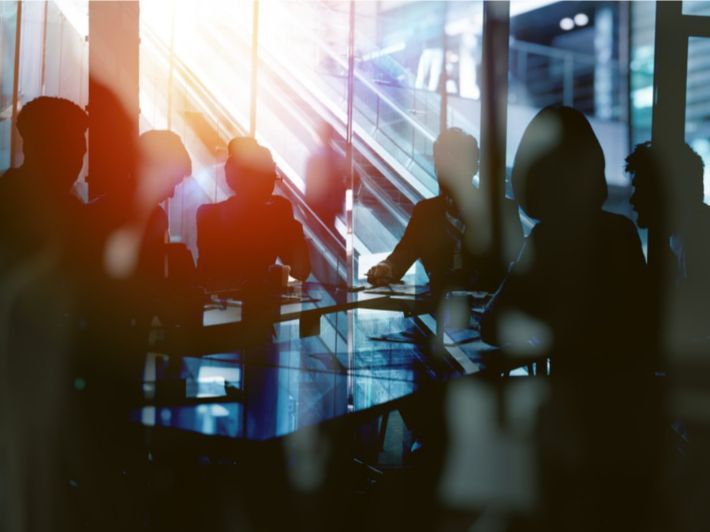 آثار العمل على الفرد والمجتمع