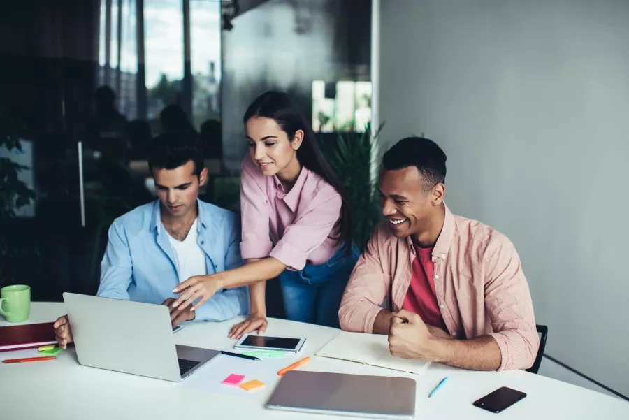 فوائد العمل الجماعي وتأثيره الإيجابي على الفرد والمجتمع