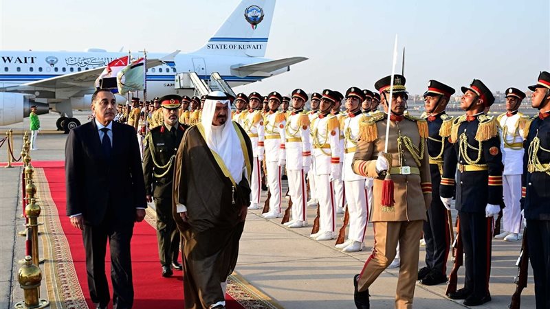 رئيسا وزراء مصر والكويت يبحثان تعزيز التعاون الثنائي بين البلدين