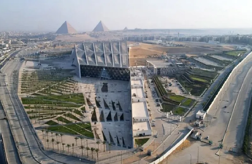 كامل الوزير يتفقد الطرق ومحطات النقل استعدادًا لافتتاح المتحف المصري الكبير