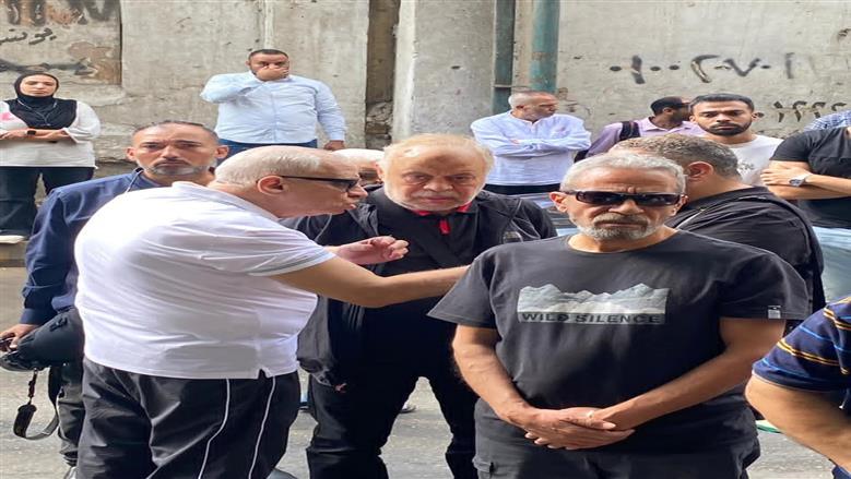 نجوم الفن يودعون السيناريست الراحل احمد عبدالله في جنازته بالدقي