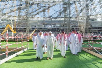 أمير المنطقة الشرقية يزور مشروع ملعب أرامكو ويطلع على مراحله ومرافقه الرياضية