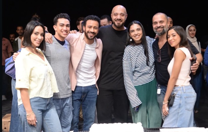 جيسيكا حسام الدين تحتفل بانتهاء تصوير فيلم “إذما” مع فريق العمل