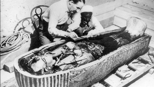 رد اعتبار بعد قرن.. تكريم مكتشف مدخل مقبرة توت عنخ آمون في المتحف المصري الكبير