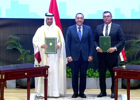 مصر وقطر توقعان شراكة استثمارية لتنمية منطقة علم الروم بمطروح