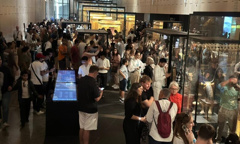 إقبال قياسي على المتحف المصري الكبير والأهرامات يعكس وعي المصريين بتاريخهم