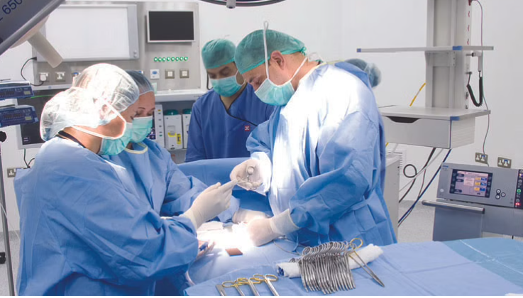 نجاح تدخل طبي في مستشفى الدكتور سليمان الحبيب بالخبر لإنهاء معاناة مراجع من مضاعفات جراحة سمنة سابقة