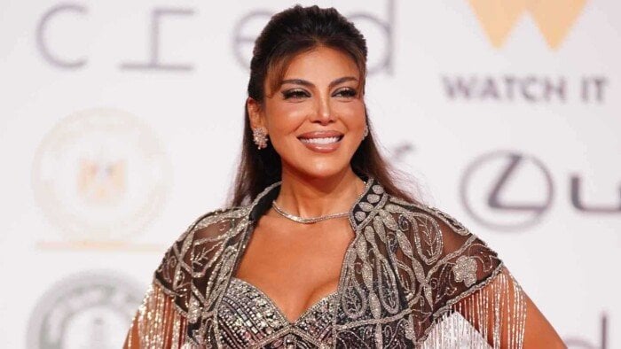 ريهام حجاج تحضر افتتاح مهرجان القاهرة السينمائي الدولي 46 بإطلالة فضية مميزة