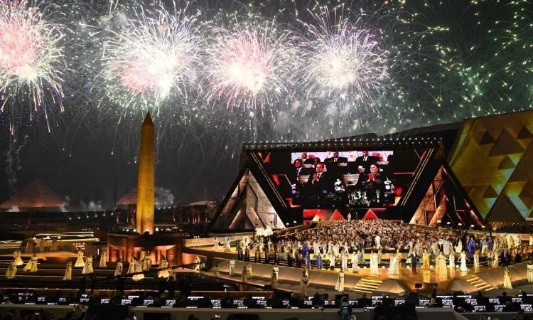 محمد السعدي يعتذر عن أخطاء بث احتفالية افتتاح المتحف المصري الكبير