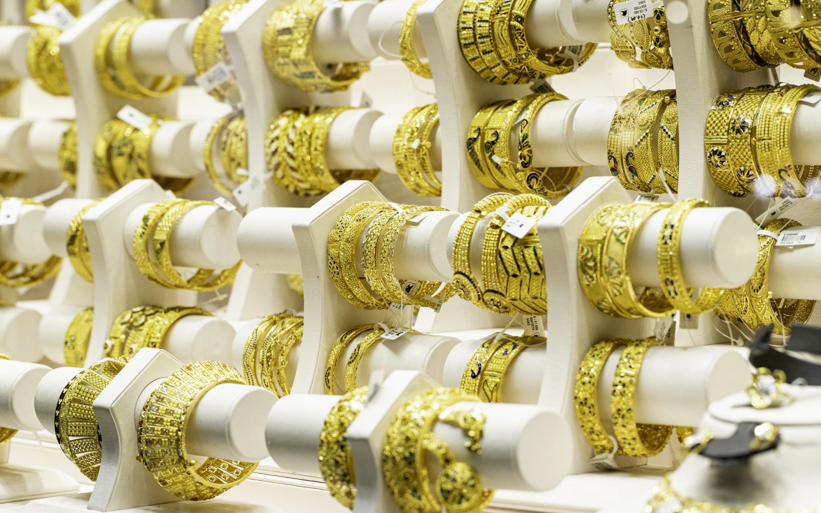 استقرار أسعار الذهب في ختام تعاملات اليوم بعد تراجع ملحوظ في سعر عيار 21