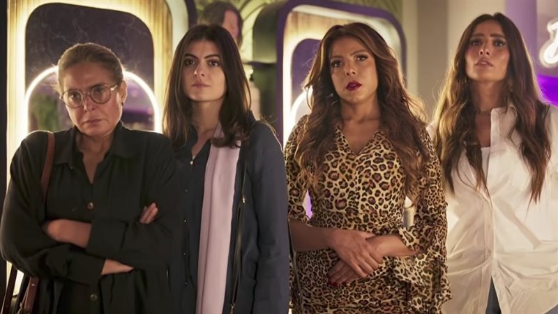 إلهام شاهين تشيد بفيلم “بنات الباشا” وأداء أبطاله في مهرجان القاهرة السينمائي