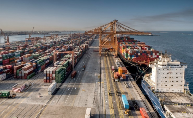 ارتفاع حركة الحاويات والملاحة في موانئ السعودية خلال أكتوبر 2025