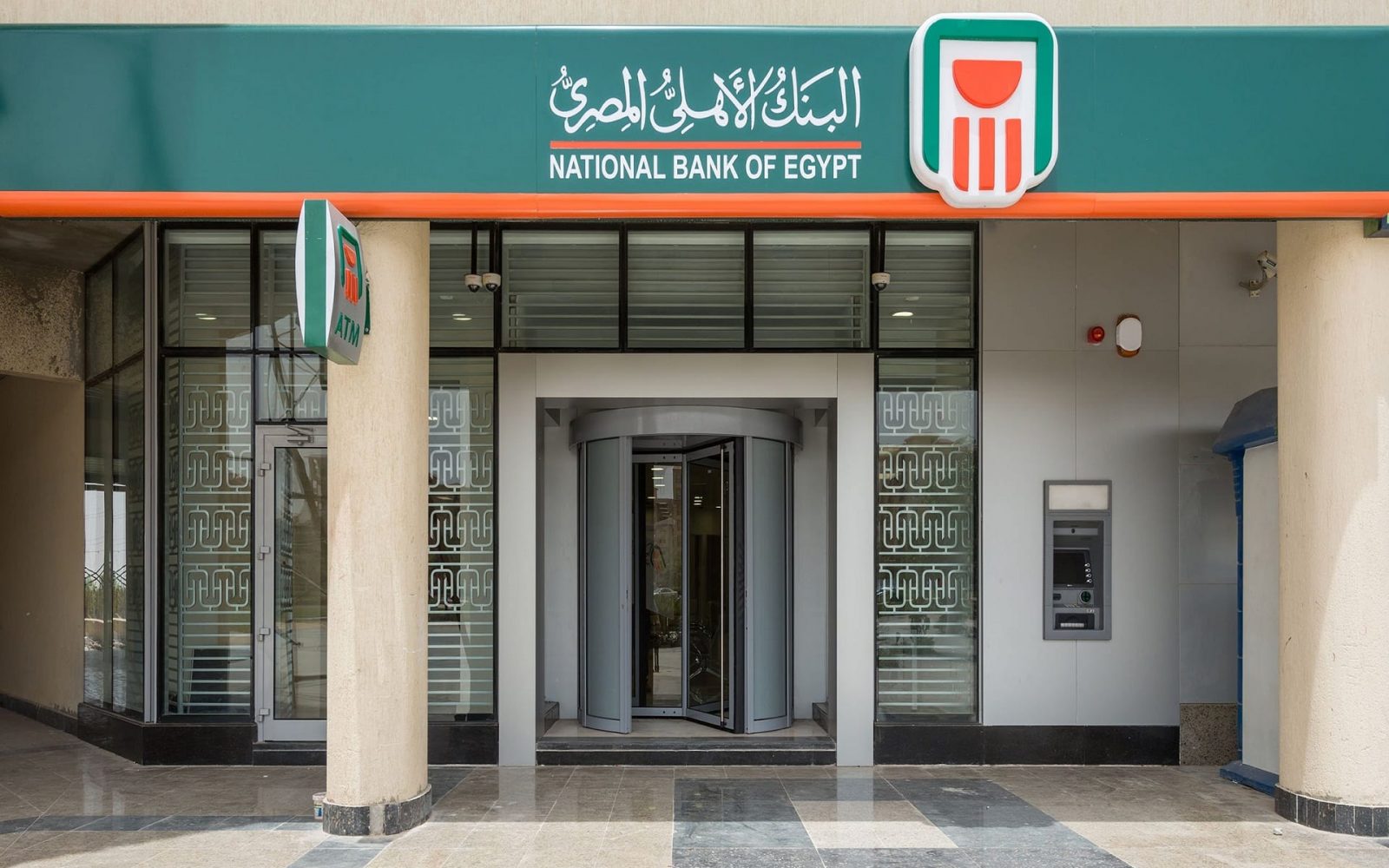 مواطنون يبحثون عن أفضل استثمار بين الذهب والشهادات البنكية بعد خفض الفائدة