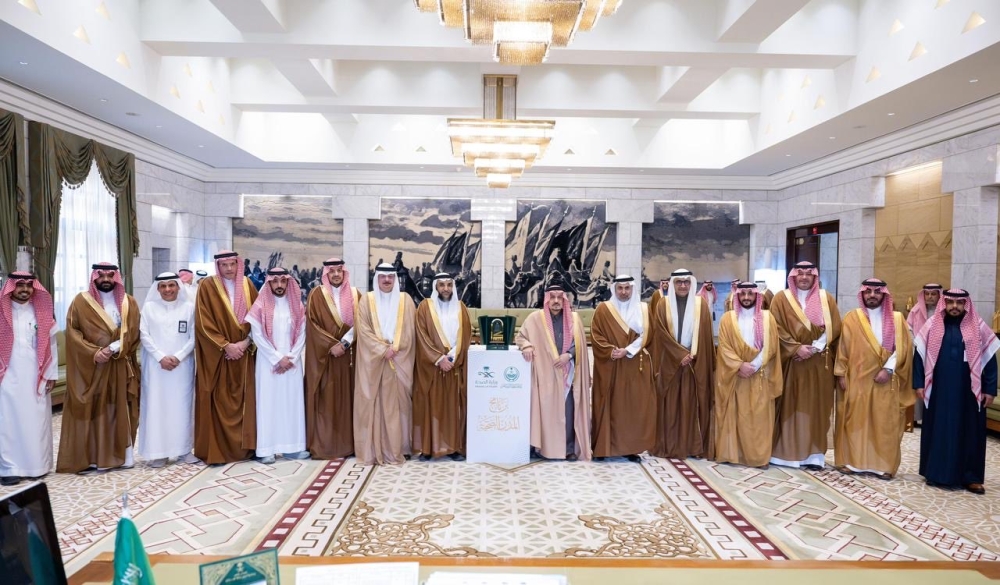 أمير الرياض يتسلم شهادتي اعتماد محافظتي الغاط والزلفي كمدينتين صحيتين من منظمة الصحة العالمية