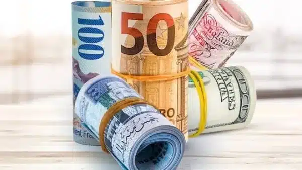 استقرار نسبي للعملات الأجنبية مقابل الجنيه المصري في ختام تعاملات الأحد