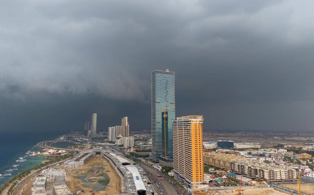 جدة تسجل ثاني أعلى كمية أمطار بـ135 ملم وتعزز مشاريع درء السيول
