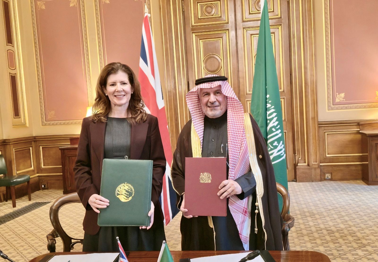 مركز الملك سلمان للإغاثة يوقع بيانًا مشتركًا مع المملكة المتحدة لدعم اليمن وبنغلاديش بـ17.8 مليون دولار