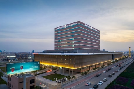 مستشفى دلة الخبر ينجح بأول عملية استئصال بروستاتا بالليزر HoLEP