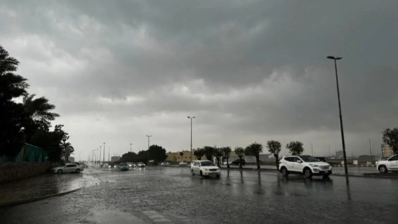 مكة تحذر من أمطار رعدية على بعض المحافظات وتحذر من مخاطر السيول