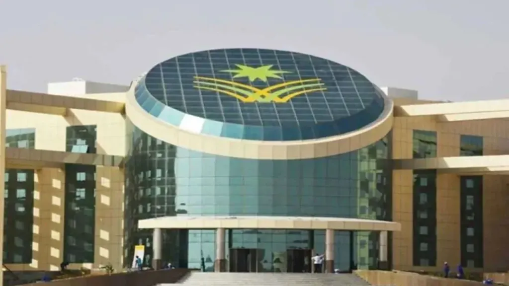 جامعة نجران تعلّق الدراسة الحضورية وتحولها عن بُعد بسبب موجة الغبار