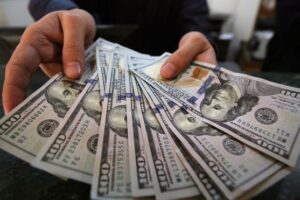 استقرار سعر الدولار أمام الجنيه في البنوك المصرية اليوم الاثنين