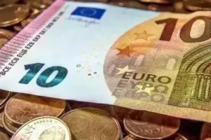 تراجع سعر اليورو أمام الجنيه بمنتصف تعاملات الخميس في البنوك الرئيسية