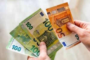 ارتفاع سعر اليورو أمام الجنيه في منتصف تعاملات اليوم الأحد