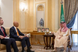 وزير الخارجية السعودي يستقبل مبعوث الولايات المتحدة إلى سورية بالرياض