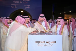 أمير المدينة المنورة يفتتح معرض «الهجرة على خطى الرسول ﷺ» بمشاركة وزارية وفنية