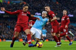 انطلاق الشوط الثاني من قمة الدوري الإنجليزي بين ليفربول ومانشستر سيتي على ملعب أنفيلد