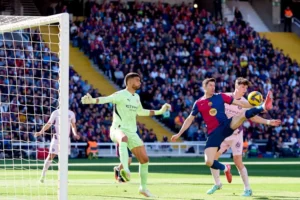 برشلونة يواجه جيرونا في ديربي كتالونيا لتعزيز صدارة الليجا