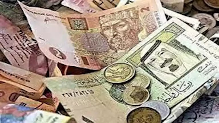 تراجع الريال السعودي أمام الجنيه المصري اليوم وتأثيره على التحويلات والأسواق المحلية