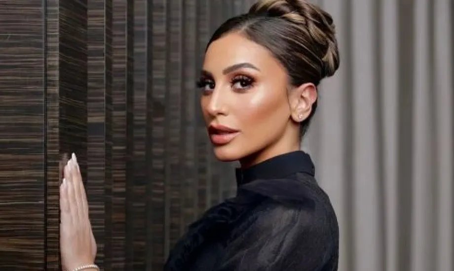 دينا الشربيني تنفي ارتباطها وتستعيد ذكريات مؤلمة مع والديها