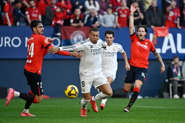 ريال مدريد يواجه أوساسونا خارج الديار لتعزيز صدارته في الدوري الإسباني