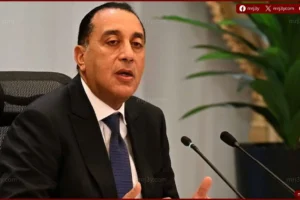 مدبولي يتفقد سوق العبور