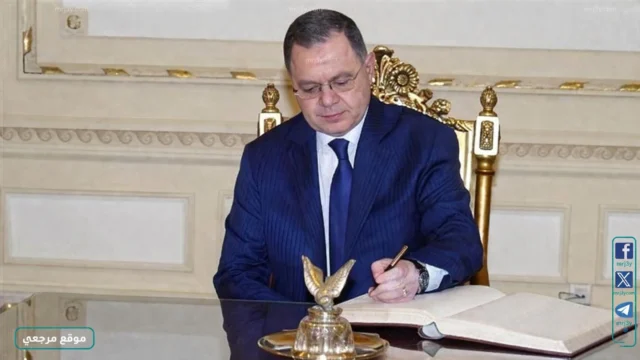 تجنيس 42 مواطنا