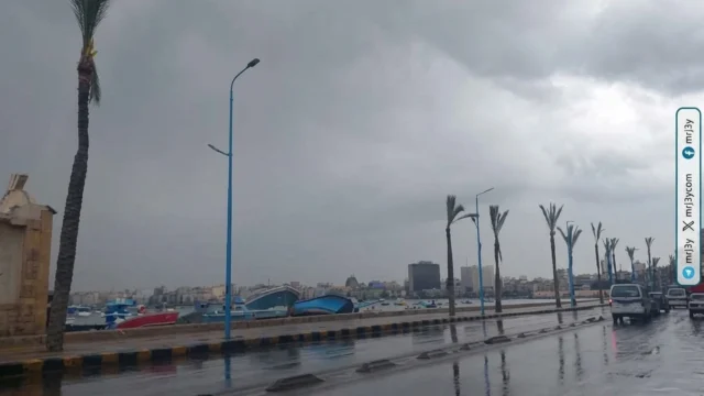 طقس متقلب وأمطار خفيفة ورياح نشطة