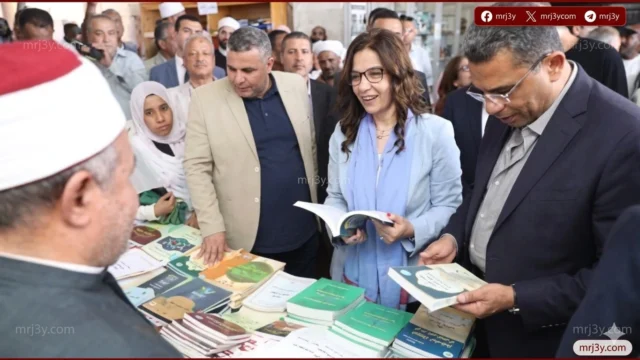 نور مبارك تكرم الفائزين بأولمبياد العلوم