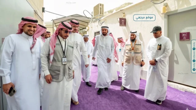 وزير الحج يتفقد مخيمات منى استعدادا للموسم