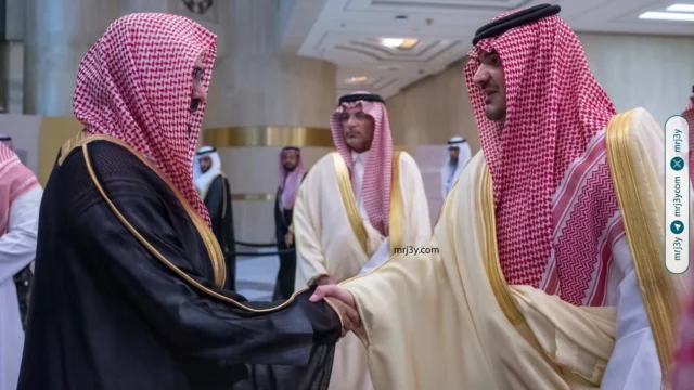 وزير الداخلية يلتقي متقاعدين بالوزارة
