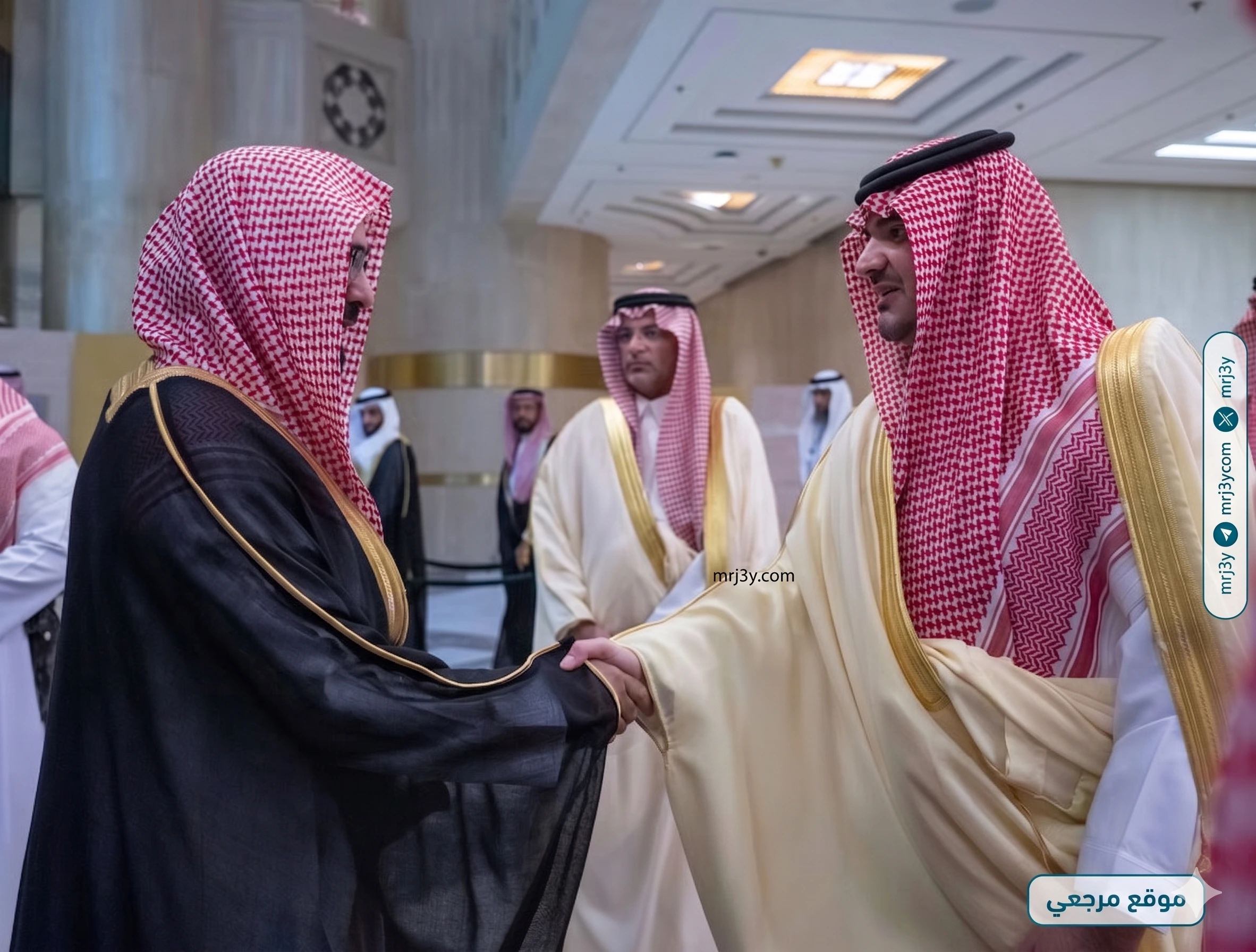 وزير الداخلية يلتقي متقاعدين بالوزارة