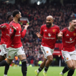 مانشستر يونايتد يهزم ليفربول ويتأهل لدوري الأبطال بثلاثية مثيرة