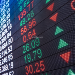 مؤشر الأسهم السعودية يغلق منخفضا 102 نقطة بتداولات 6 مليارات ريال
