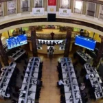 تراجع المؤشر الرئيسي للبورصة المصرية وسط صعود الأسهم المتوسطة وتباين الأداء