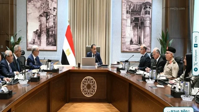 الحكومة تؤكد طرح شركات تابعة للقوات المسلحة بالبورصة المصرية