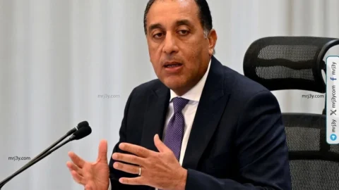 الحكومة تتعامل مع 205 آلاف شكوى خلال أبريل الماضي